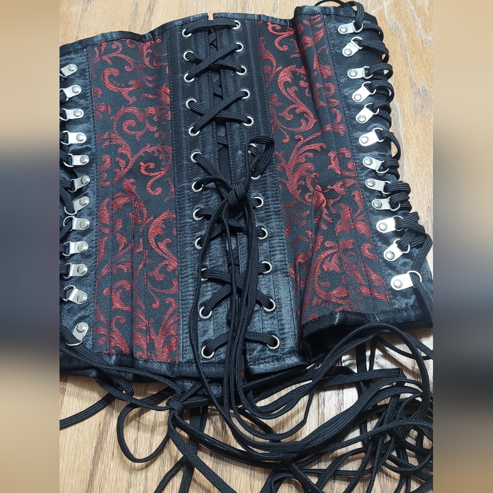 Chic Black and Red Lace-Up Corset C1 - Picture 7 of 10